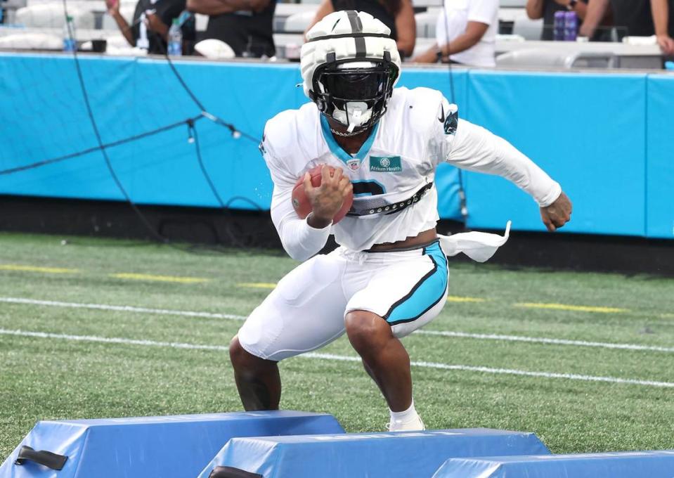 Carolina Panthers running back Miles Sanders during the team’s Fan Fest practice at Bank of America Stadium on Wednesday, August 2, 2023. JEFF SINER/jsiner@charlotteobserver.com