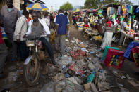 <p>Der Südsudan ist das zweitkorrupteste Land der Welt, der Korruptionsindex beträgt 12 Punkte. Hier ist es gang und gäbe, dass sich Regierungsbeamte an öffentlichen Geldern bereichern und Schmiergeld und Schenkungen bereitwillig entgegen nehmen. Regularien gegen die Korruption werden nicht unternommen und die Täter kommen ohne Strafe davon. </p>