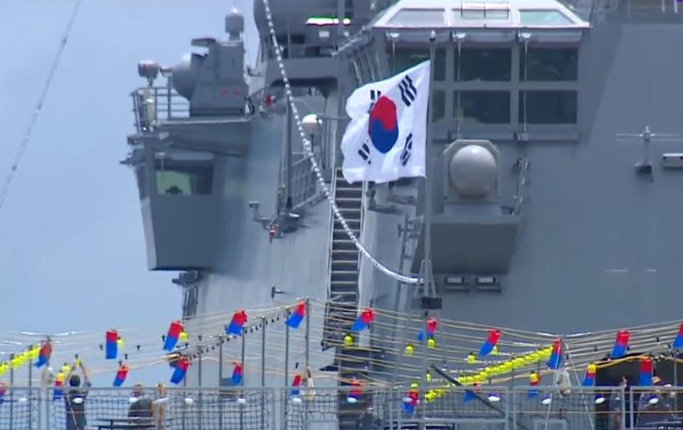 美韓雙艦已抵達港口。（圖／東森新聞）