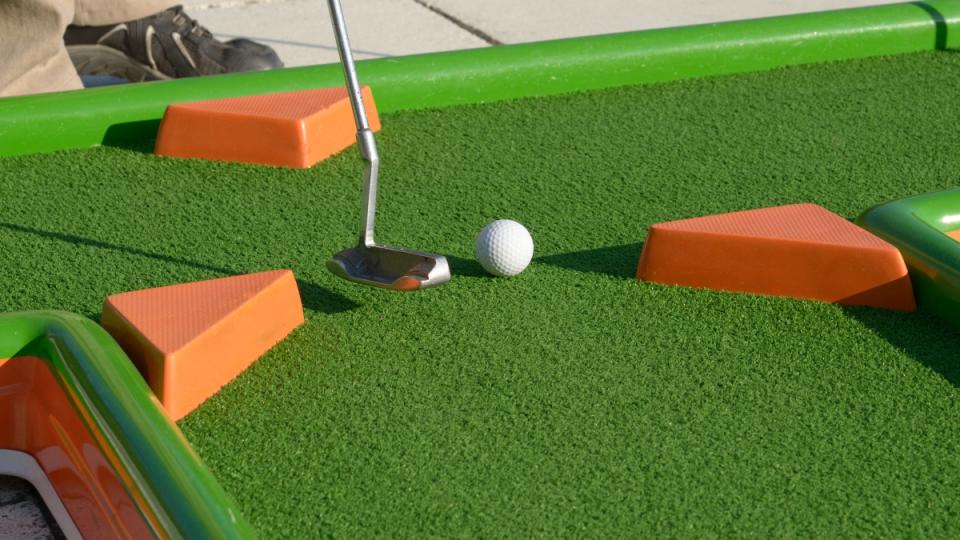 Mini golf obstacles