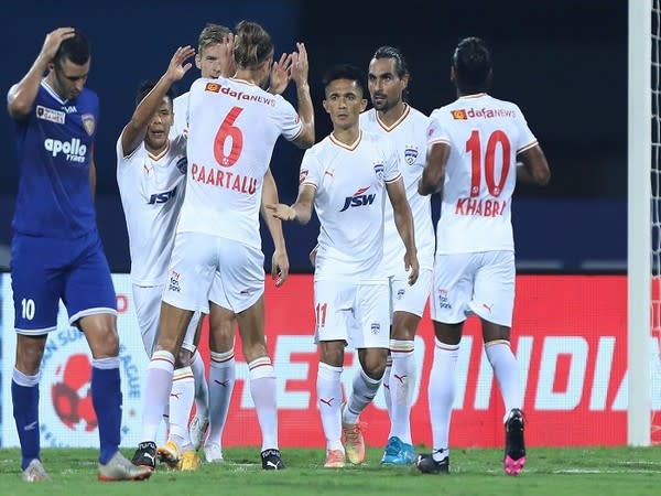 Bengaluru FC skipper Sunil Chhetri celebrates with players (Image: ISL)