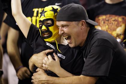 Pirates fans celebrate after the team won Game 3 to take a 2-1 series lead over the Cards. (AP)