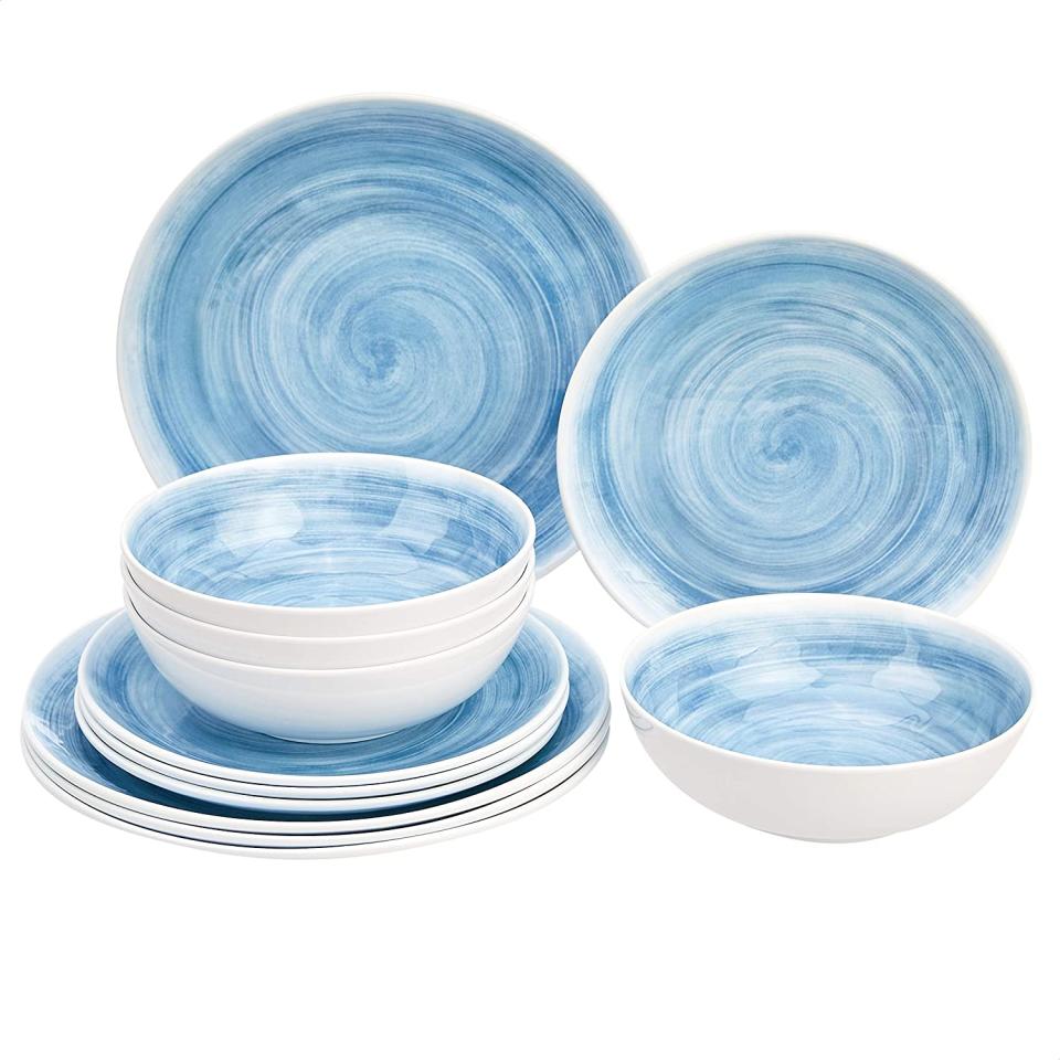 Amazon Basics 12-Piece Melamine Dinnerware Set. Image via Amazon.