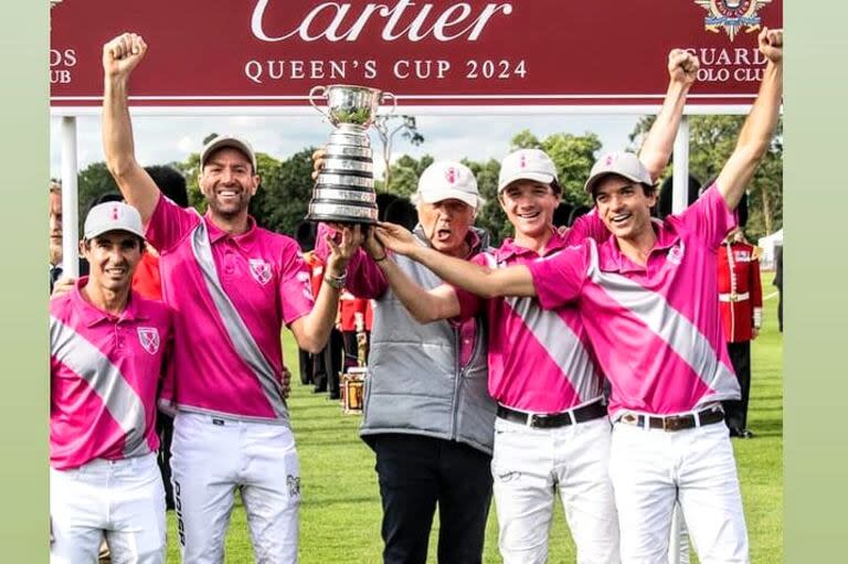 El festejo de Talandracas en la Queen's Cup: Muzzio, Polito, Edouard Carmignac (el patrón), Torreguitar y Hughes Carmignac