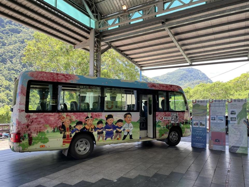 裕隆集團長期合作的南迴協會承接達仁鄉幸福巴士2.0公共運輸計畫，提供偏鄉部落更便利的交通服務。（裕隆集團提供）