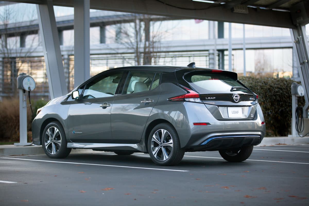 2022 nissan leaf rear