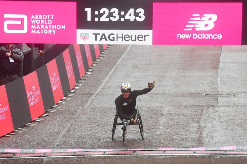 Marcel Hug crosses the finish line