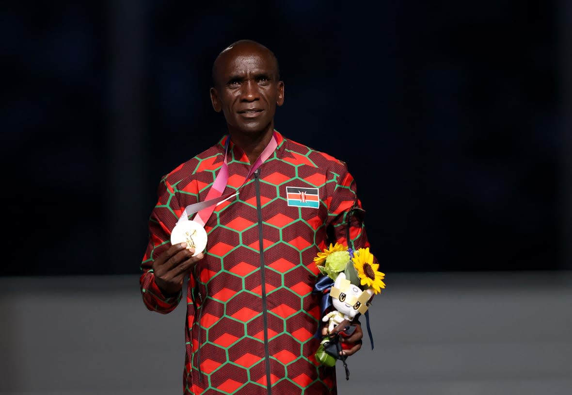 TOKYO, JAPAN – AUGUST 08: Gold medalist Eliud Kipchoge of Team Kenya poses during the medal ceremony for the Men’s Marathon Final during the Closing Ceremony of the Tokyo 2020 Olympic Games at Olympic Stadium on August 08, 2021 in Tokyo, Japan. (Photo by Naomi Baker/Getty Images)