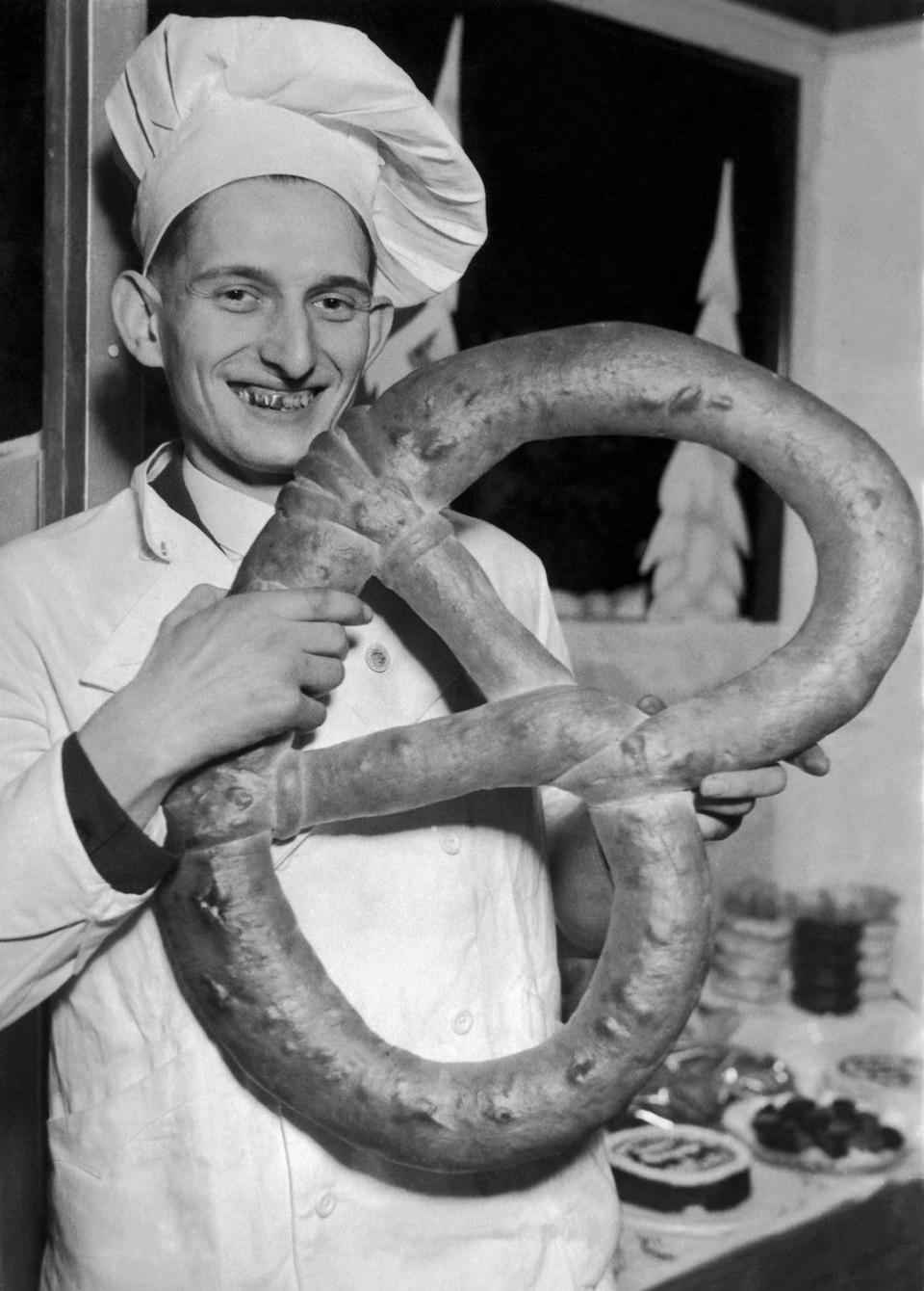 <h1 class="title">A Giant Brezel In 1931</h1><cite class="credit">Photo by Keystone-France/Gamma-Keystone via Getty Images</cite>