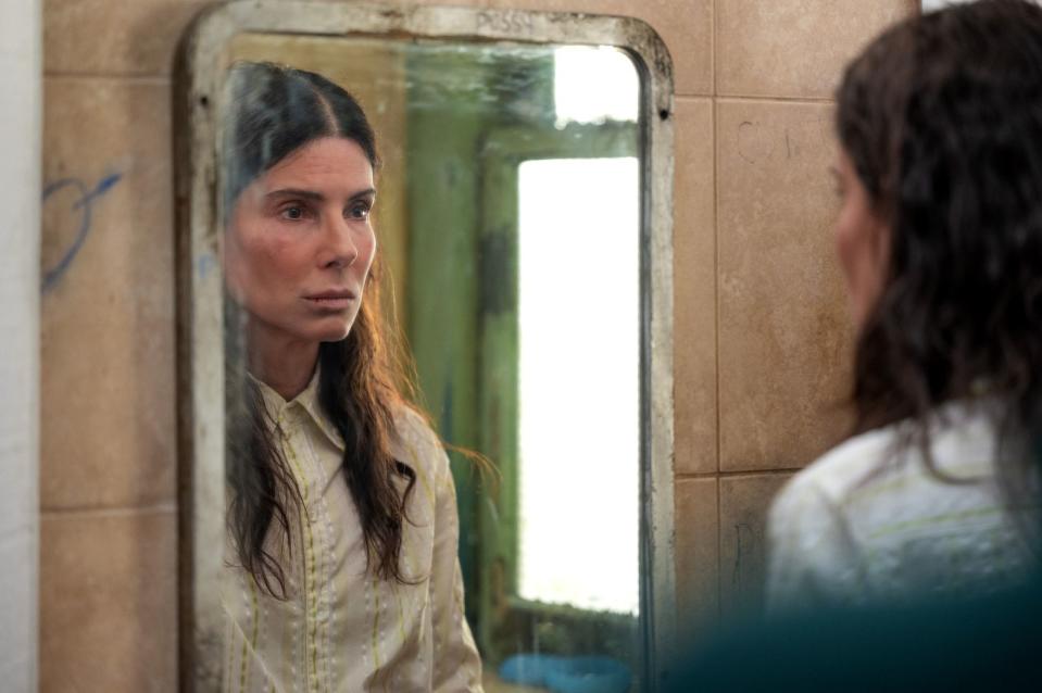 Ruth Slater (Sandra Bullock) wird nach 20 Jahren aus dem Gefängnis entlassen. (Bild: Netflix / Kimberly French)