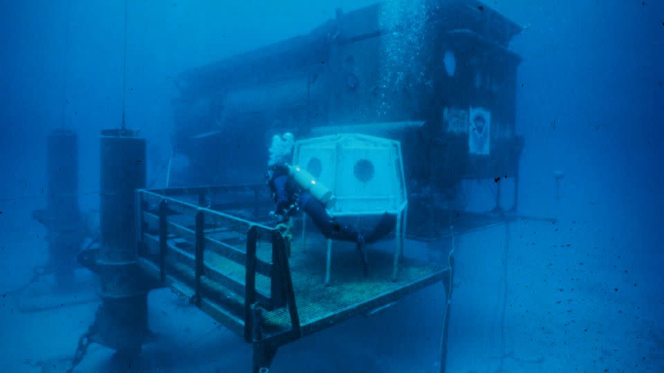 Aujourd'hui, l'Aquarius, dans les Keys de Floride, est utilisé par tout le monde, des biologistes marins qui étudient les coraux aux astronautes qui se préparent pour l'espace. - OAR/National Undersea Research Program (NURP) ; Université Fairleigh Dickinson