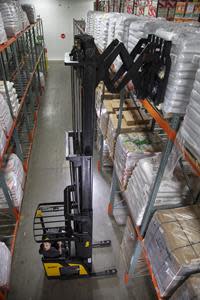 Yale's GOOD DESIGN Award-winning narrow aisle reach truck