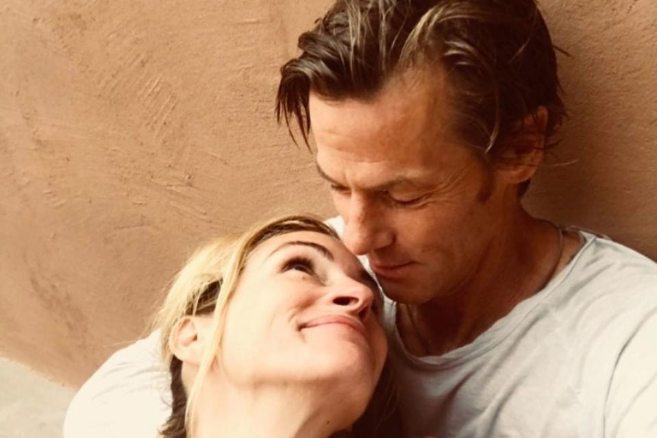 <p>https://www.instagram.com/p/C2xXM8DLIBB/?igsh=MXBkbHc3ZGhlOWN1aw%3D%3D</p> Julia Roberts and Danny Moder