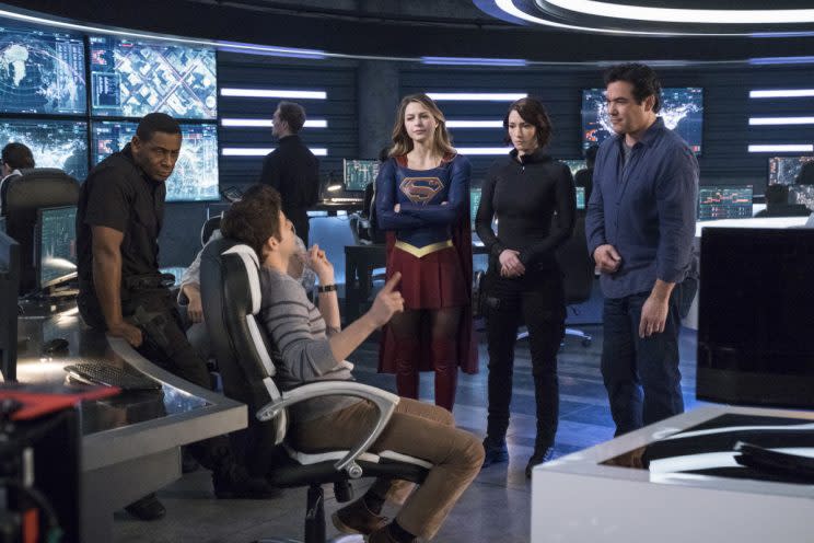 David Harewood as Hank Henshaw, Jeremy Jordan as Winn Schott, Melissa Benoist as Supergirl, Chyler Leigh as Alex Danvers, and Dean Cain as Jeremiah Danvers (Photo: Dean Buscher/The CW)