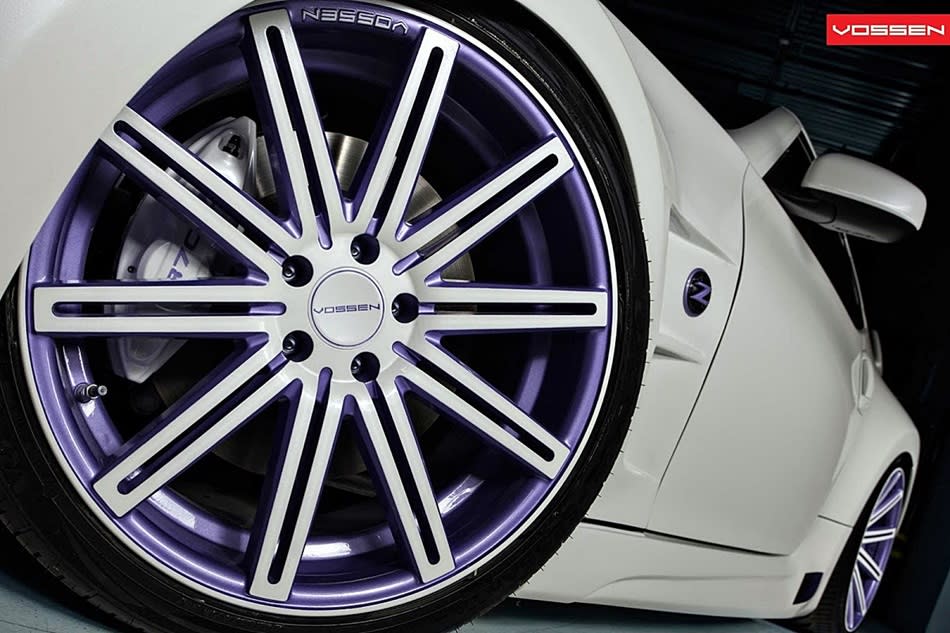 改裝Amuse外觀套件再施以紫白塗裝，打造出討喜的Purple Delight Nissan 370Z！