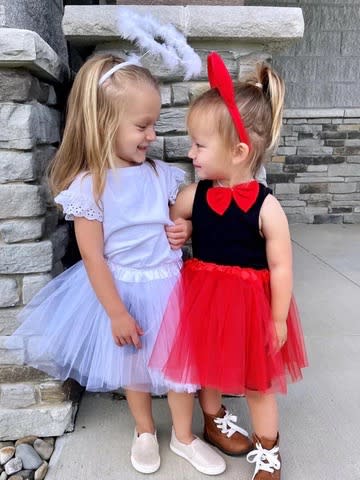 family halloween costume ideas angel and devil (Sydney So Sweet )