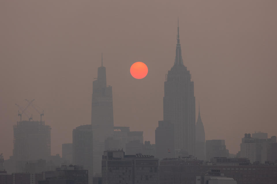 The Manhattan skyline shrouded in smoke from Canadian wildfires on June 7, 2023. ( Yuki Iwamura / Bloomberg via Getty Images)