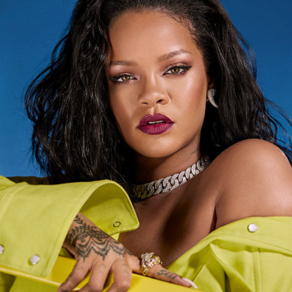  Rihanna and her lookalike 