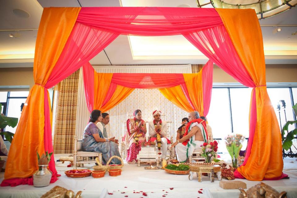 This photo provided by Seaport Hotel and World Trade Center in Boston shows the wedding of Payal Agrawal and Sanjay Divakaran. Couples wishing to have ethnic food as part of their wedding celebration at the Seaport Hotel and World Trade Center in Boston are able to use outside caterers. Many hotels and banquet halls have begun to allow the exceptions for Indian and Kosher celebrations because their chefs are not trained to cook those foods. (AP Photo/Seaport Hotel and World Trade Center, Boston, Binita Patel Photography)