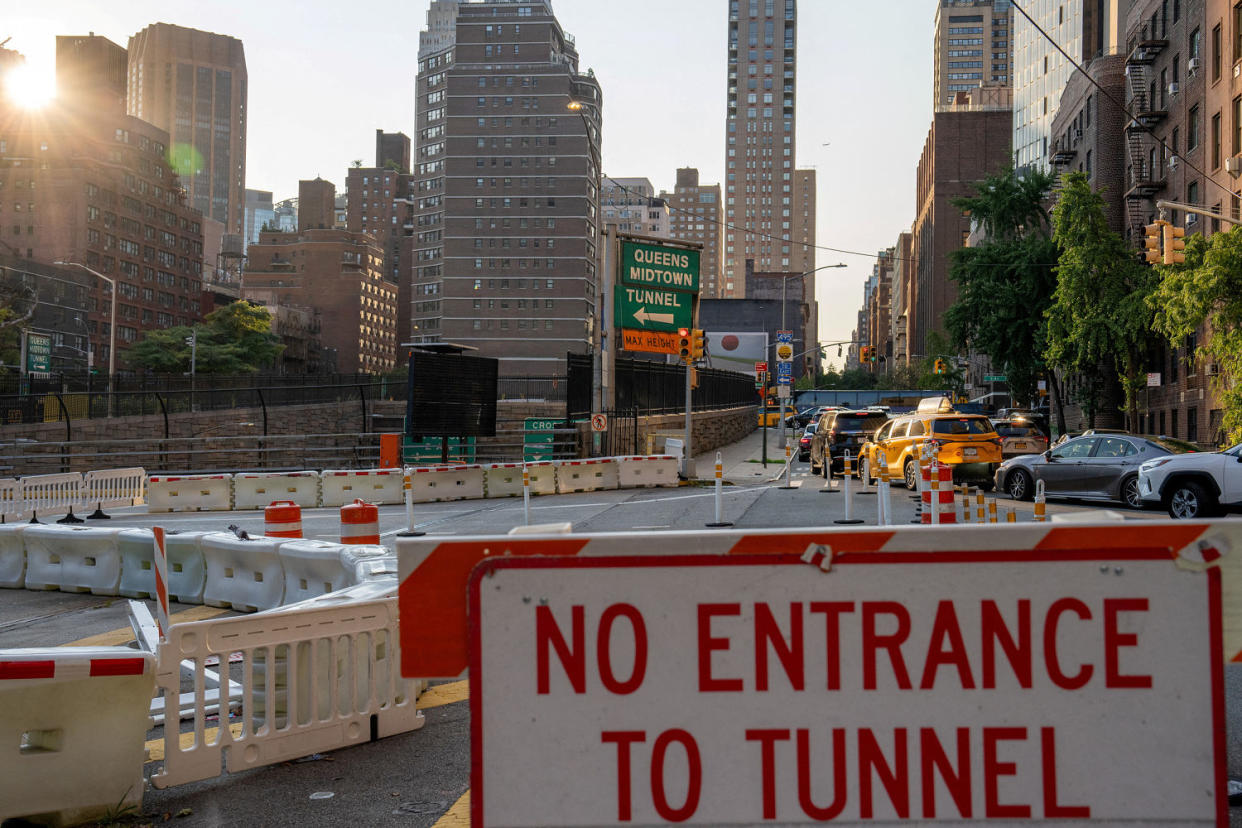 Queens-Midtown Tunnel Closure  (David Dee Delgado / Reuters )