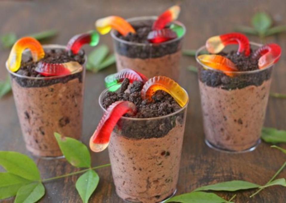 <p>Oh Nuts Blog</p><p>Such an easy-to-make dessert that the kids will love for Earth Day!</p><p>Directions <a href="http://www.ohnuts.com/blog/dirt-pudding-cups-with-gummy-worms-recipe/" rel="nofollow noopener" target="_blank" data-ylk="slk:HERE;elm:context_link;itc:0;sec:content-canvas" class="link ">HERE</a></p>