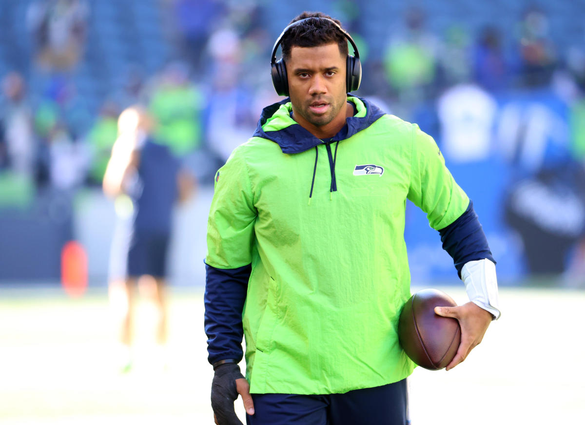 Seahawks' QB Russell Wilson has a pin removed from his finger - AS USA