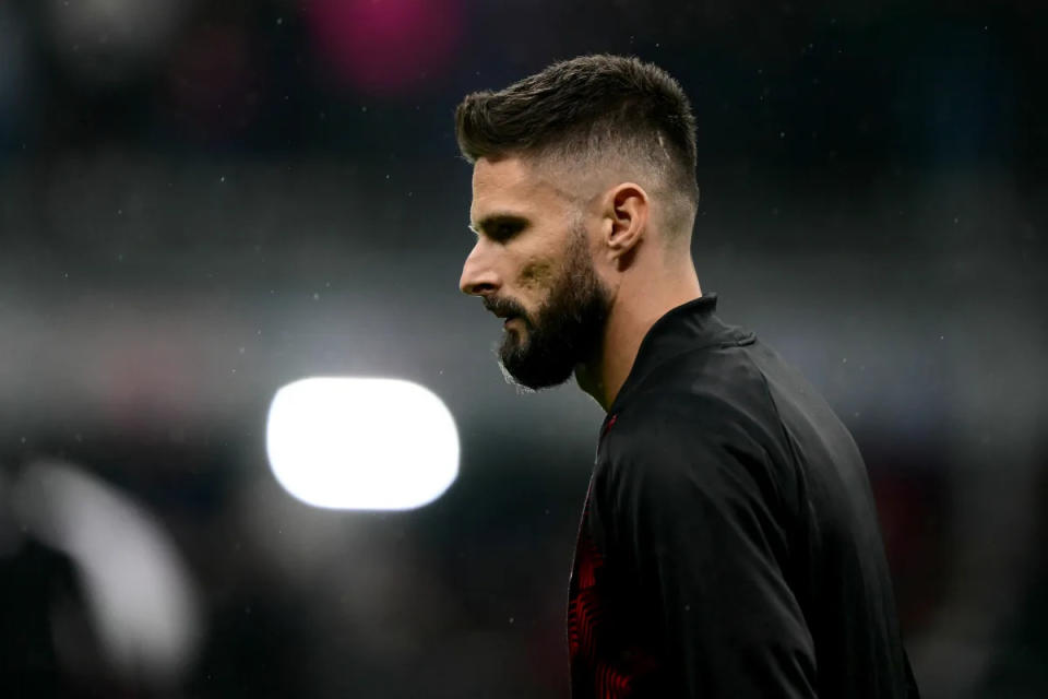 Olivier Giroud accused of lacking commitment by Didier Deschamps