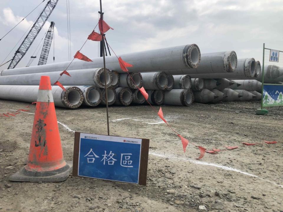 振農水泥公司生產的基樁獲得中油、台積電採用，品質獲肯定。（記者吳門鍵攝）