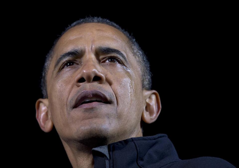 Barack Obama dejó caer un par de lágrimas, en el último mitin de su campaña electoral el 5 de noviembre del 2012, un día antes de los comicios generales. Un presidente emotivo agradeció a sus seguidores por la oportunidad de llegar a la Casa Blanca, en Des Moines, Iowa. AP Photo/Carolyn Kaster