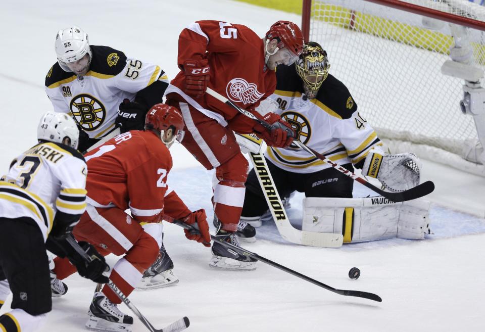 Boston Bruins goalie Tuukka Rask (40) prepares to stop the shot by Detroit Red Wings left wing Tomas Tatar (21) during the second period of Game 4 of a first-round NHL hockey playoff series in Detroit, Thursday, April 24, 2014. (AP Photo/Carlos Osorio)