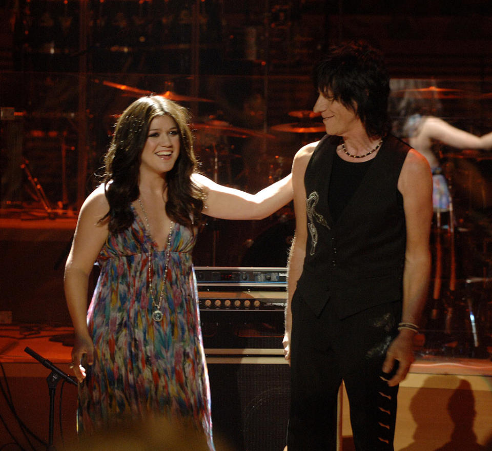 Kelly Clarkson and Jeff Beck perform on Idol Gives Back.