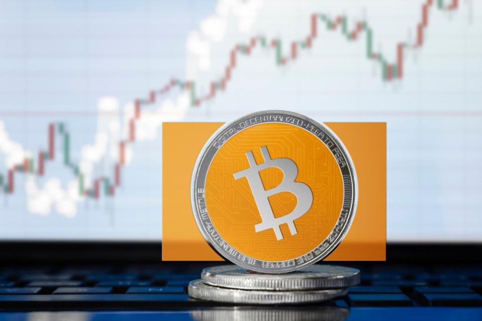 Bitcoin Cash is leading the crypto market with a weekly rally of more than 20 percent. | Source: Shutterstock