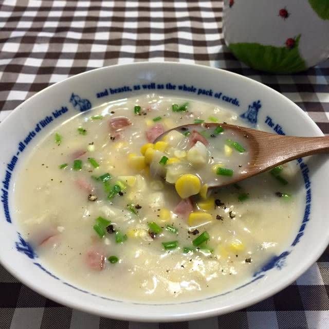 ▲女網友分享自煮玉米濃湯的作法。（圖／翻攝廚藝公社臉書）