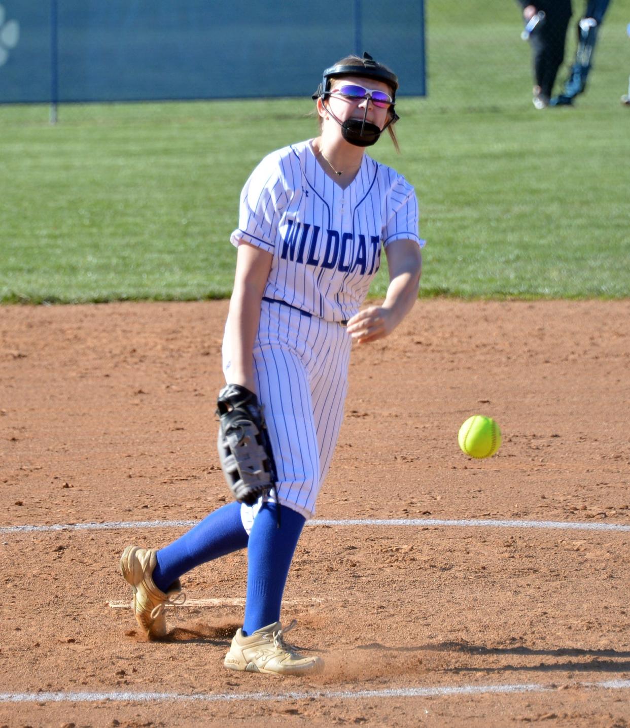 Williamsport's Jordyn Miles makes a pitch against Boonsboro.