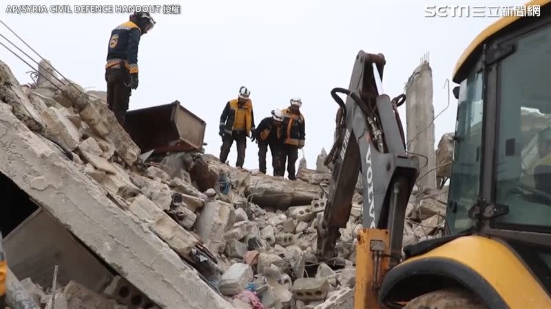 土耳其強震引發全球關注。（圖／AP/SYRIA CIVIL DEFENCE HANDOUT授權）