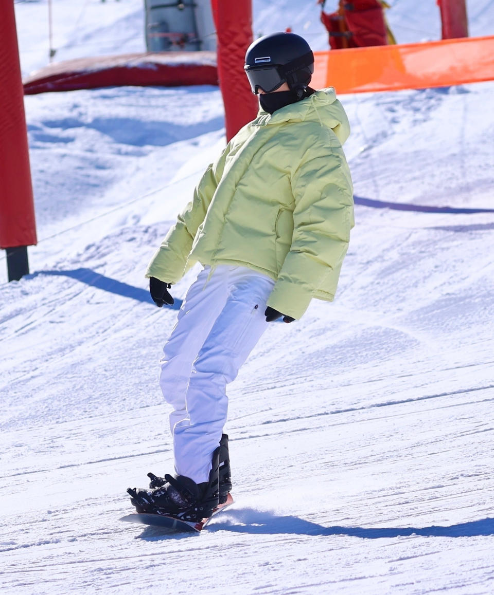 <p>Kendall Jenner shreds the slopes while snowboarding on Jan. 17 in Aspen. </p>