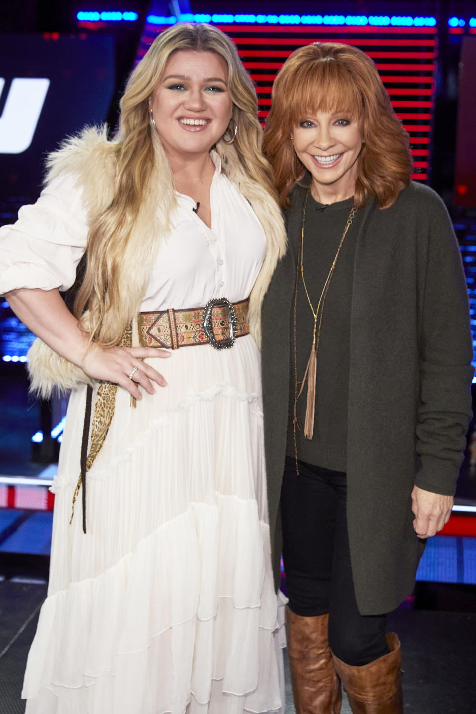 Reba McEntire and Kelly Clarkson on 