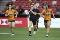 Michaela Blyde of New Zealand, center, runs and scores a try during the women's World Rugby Sevens Series 2024 cup final between Australia and New Zealand in Singapore, on Sunday, May 5, 2024. (AP Photo/Suhaimi Abdullah)