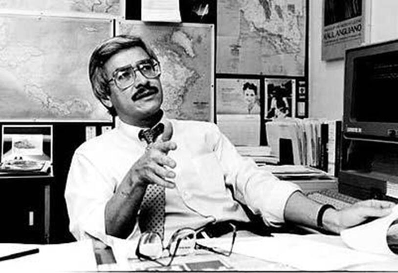 Frank del Olmo at his desk in 1991.