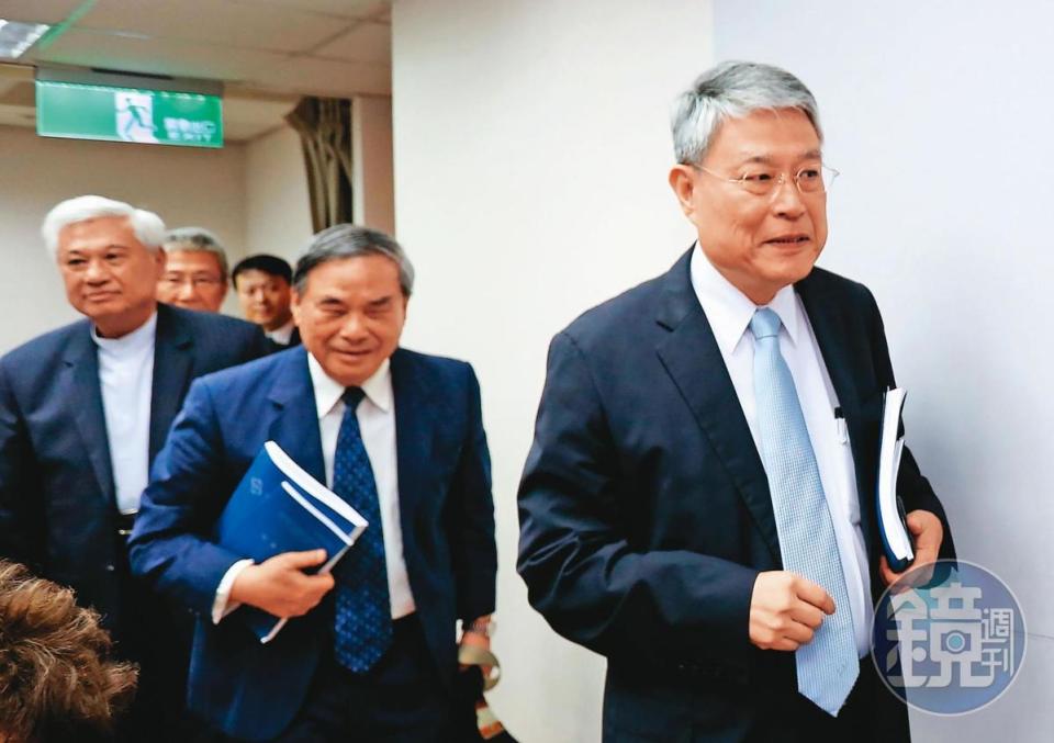 老臣李勘文（右一）近期升任總裁，準備帶領南僑續創高峰。