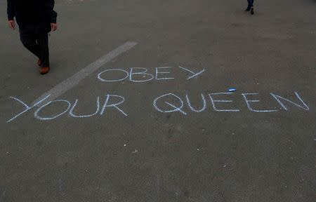 A man walks past graffiti in George Square after the referendum on Scottish independence in Glasgow, Scotland September 19, 2014. REUTERS/Cathal McNaughton