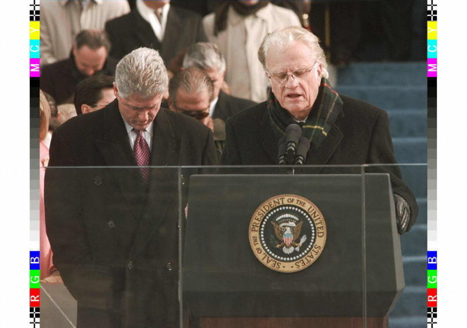 WASHINGTON, :  US President Bill Clinton bows his head as Reverend Billy Graham gives the invocation at the beginning of the inaugural ceremony 20 January on Capitol Hill in Washington, DC.  Clinton was sworn in for a second term as US President. (ELECTRONIC IMAGE) AFP  PHOTO/Luke FRAZZA (Photo credit should read LUKE FRAZZA/AFP/Getty Images)