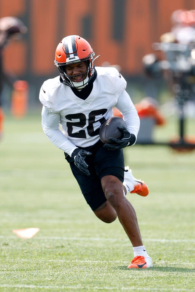Clevenand Browns safety Rodney McLeod takes part in drills on June 7 in Berea.