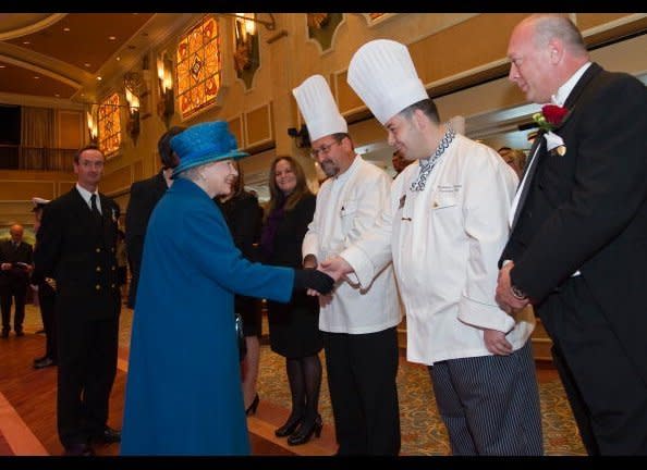 Britain's Queen Elizabeth greets one of the chefs.  <em>  ARTHUR EDWARDS/AFP/Getty Images</em>