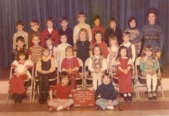 Brad Wadlow (top row, second from left) and Theresa Caputo (second row, far right) in Mary Schreck’s first grade class at Fork Lane Elementary School in Hicksville, New York.
