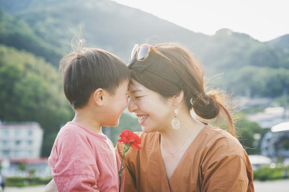 mothers day traditions around the world