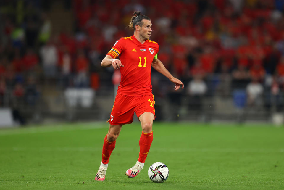 <p>En ese parón Bale jugó los 90 minutos ante Bielorrusia (anotando un hat trick) y ante Estonia, pero volvió a España con una lesión de rodilla que le mantuvo en el dique seco durante mes y medio. (Foto: Catherine Ivill / Getty Images).</p> 