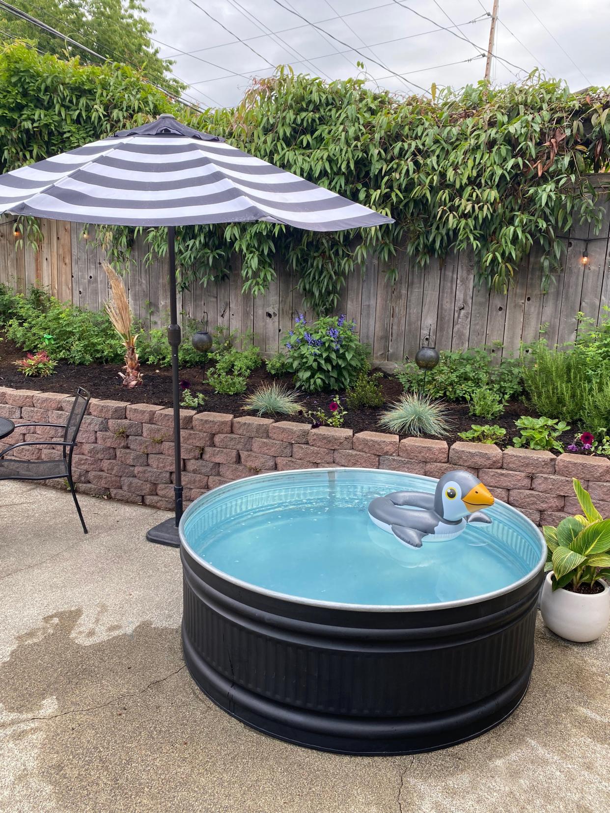 Painting a standard stock tub makes for a striking backyard accessory with an actual pool pump.