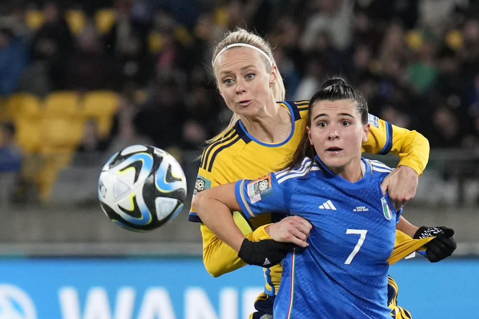 Sweden's Amanda Ilestedt, left, and Italy's Sofia Cantore in action during the Women's World Cup Group G soccer match between the Sweden and Italy in Wellington, New Zealand, Saturday, July 29, 2023. (AP Photo/John Cowpland)