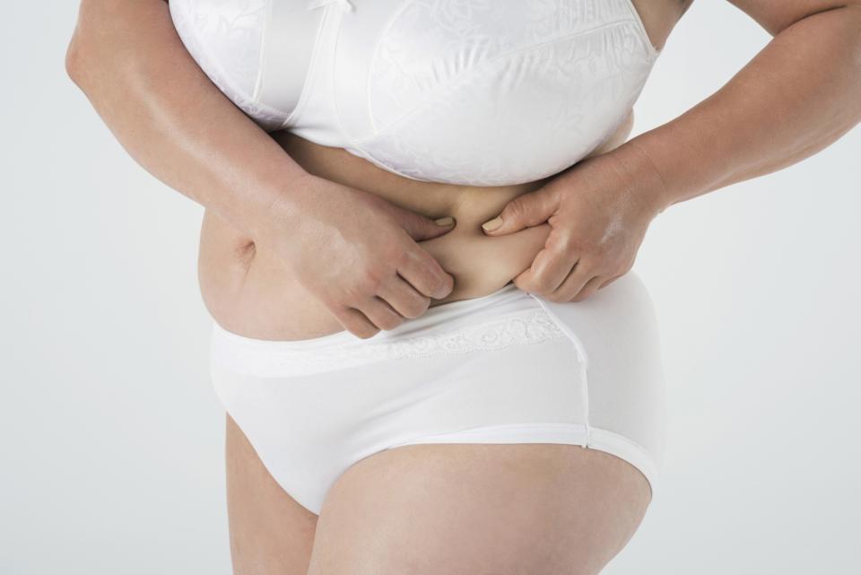 <p>Folds under and around the stomach area are warm and moist and more likely to have a higher buildup of bacteria, says Dr. Kellett, so it’s important to wash away the bacteria and sweat that gathers in the folds. <em>(Photo: Getty)</em> </p>